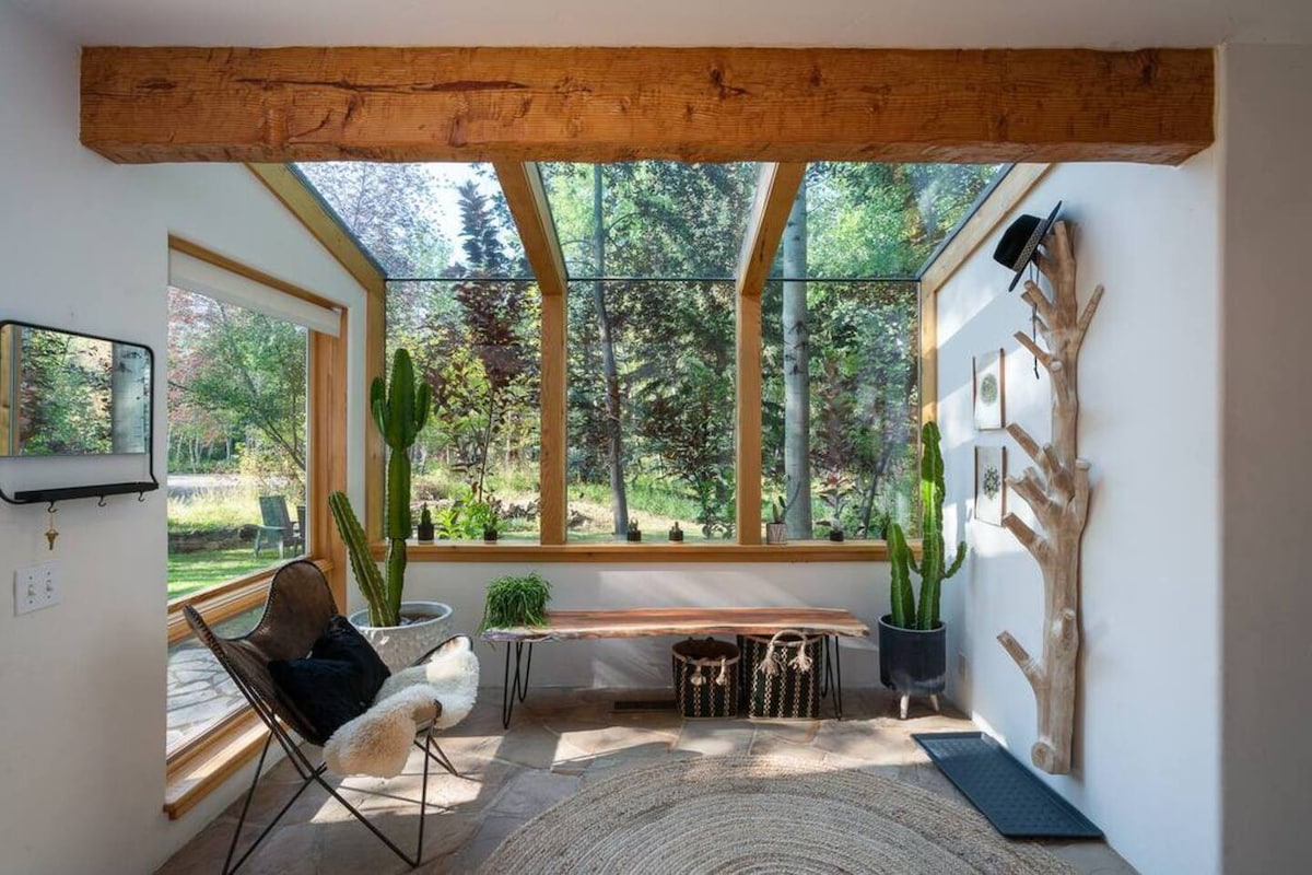 Ketchum/Sun Valley Treehouse Retreat in Woods
