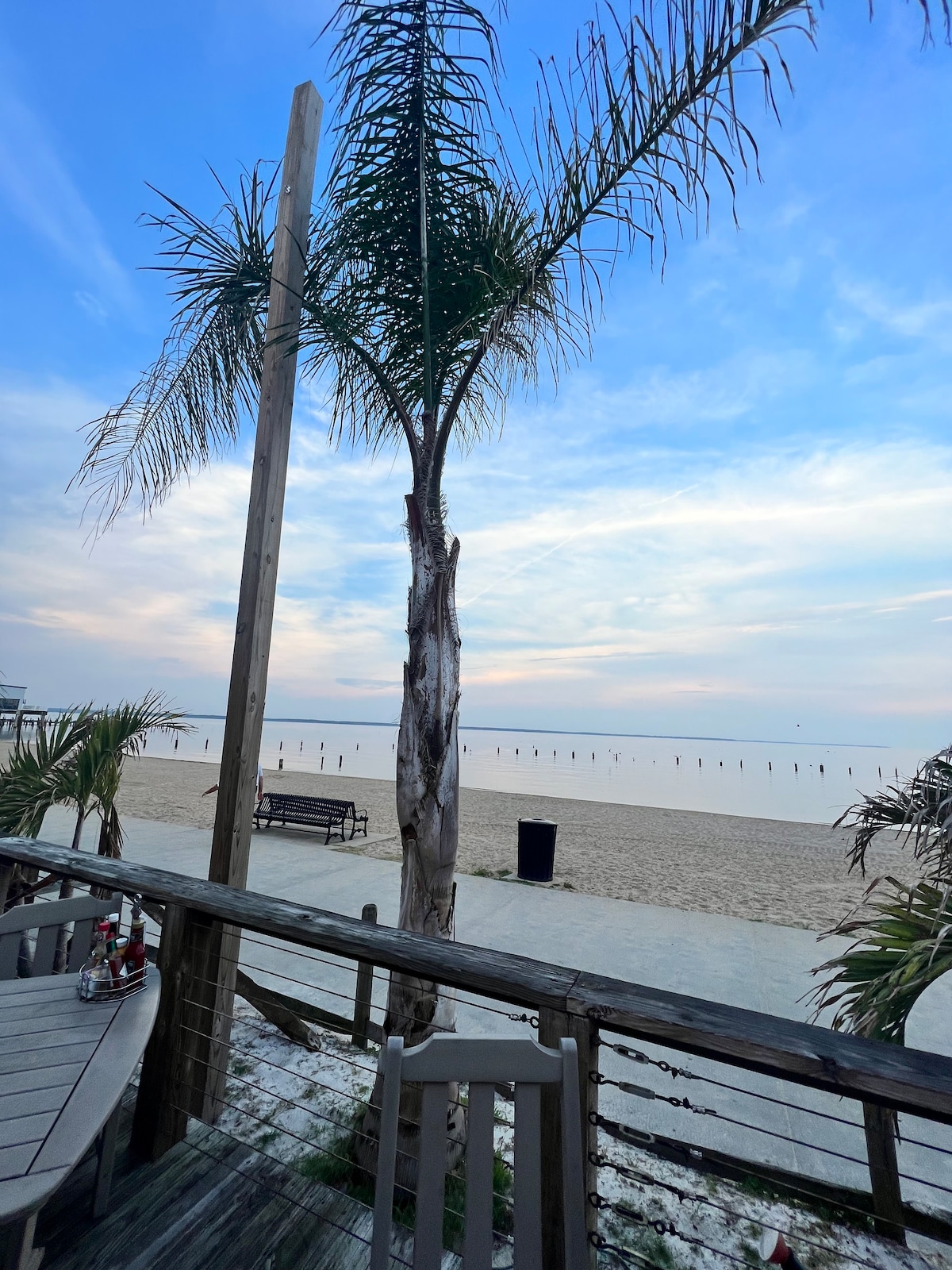 The Lyellton House: Water View, Steps from Beach