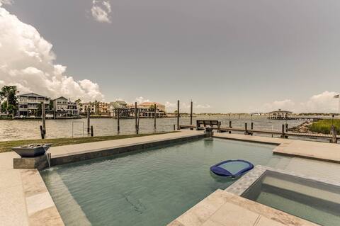 Waterfront House with Pool • Kemah Haven