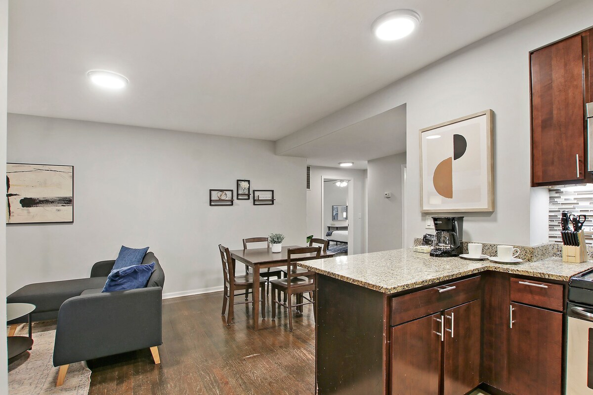 Modern 2BR Furnished Apt w/In-Unit Laundry!