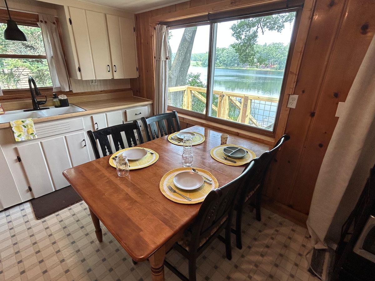 Newly Renovated Lakefront Cottage, Family Friendly