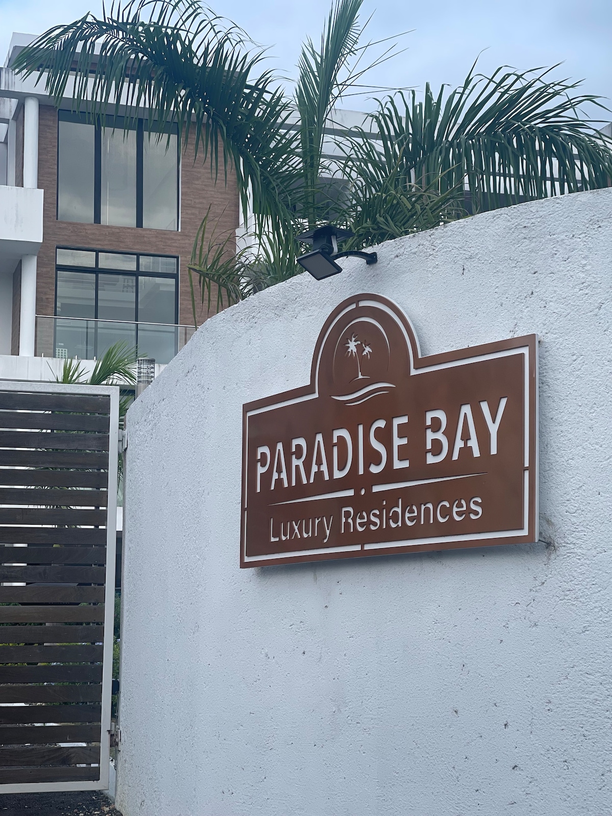 欢迎来到天堂湾（ Paradise Bay Luxury ）。