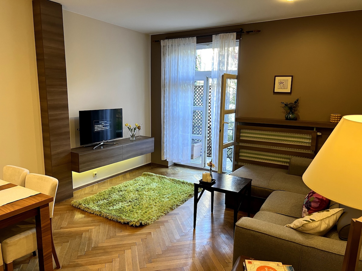 Peaceful 60m apartment with balcony by the Vistula