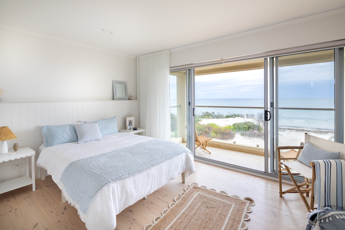 Pearl |Designer Beachfront Retreat |Semaphore Park