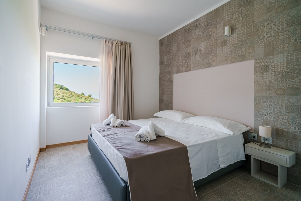 Deluxe con terrazza e idromassaggio (5 pax)