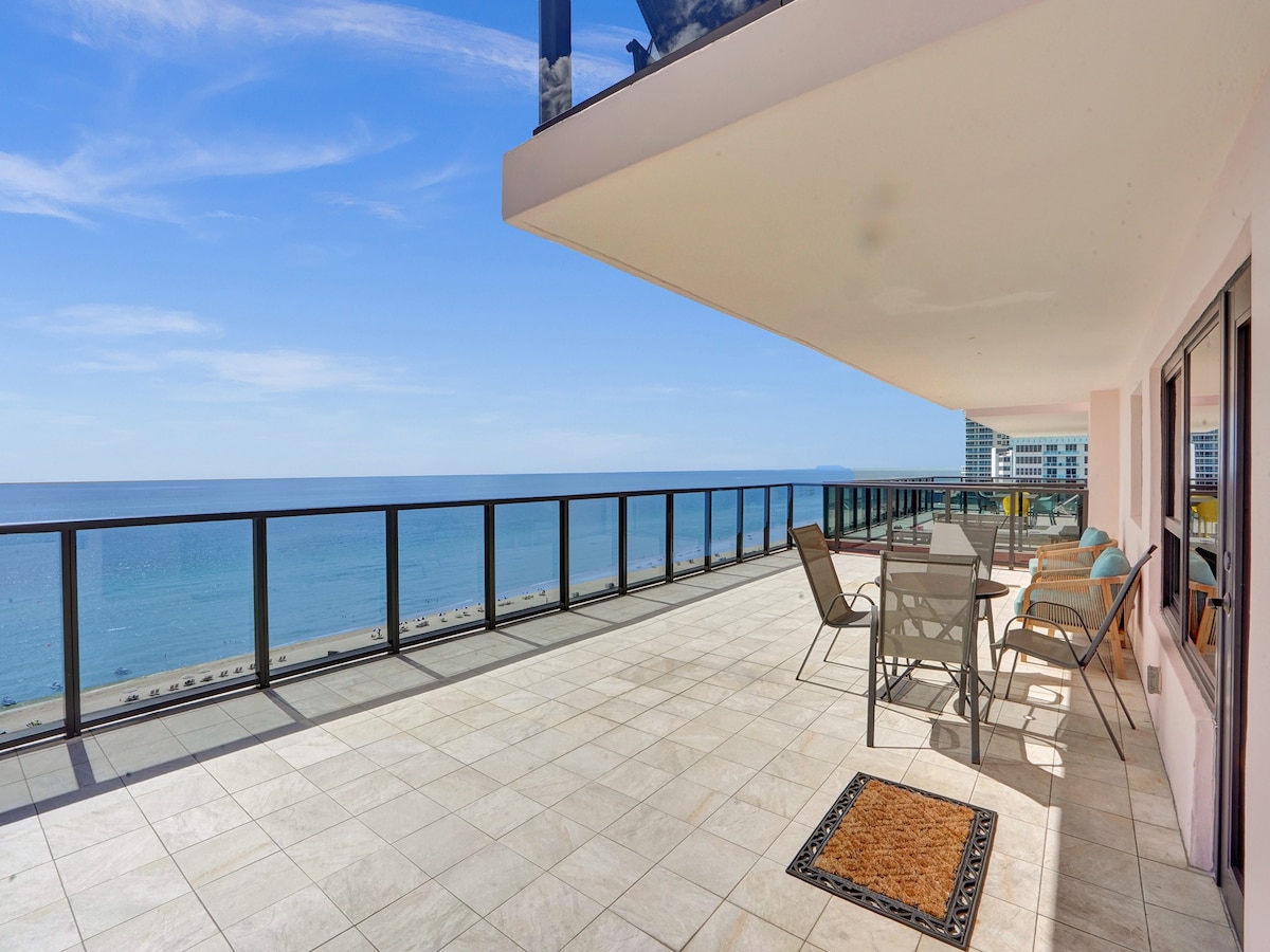 Huge Terrace Oceanfront Condo/ Beach Service/ 1502