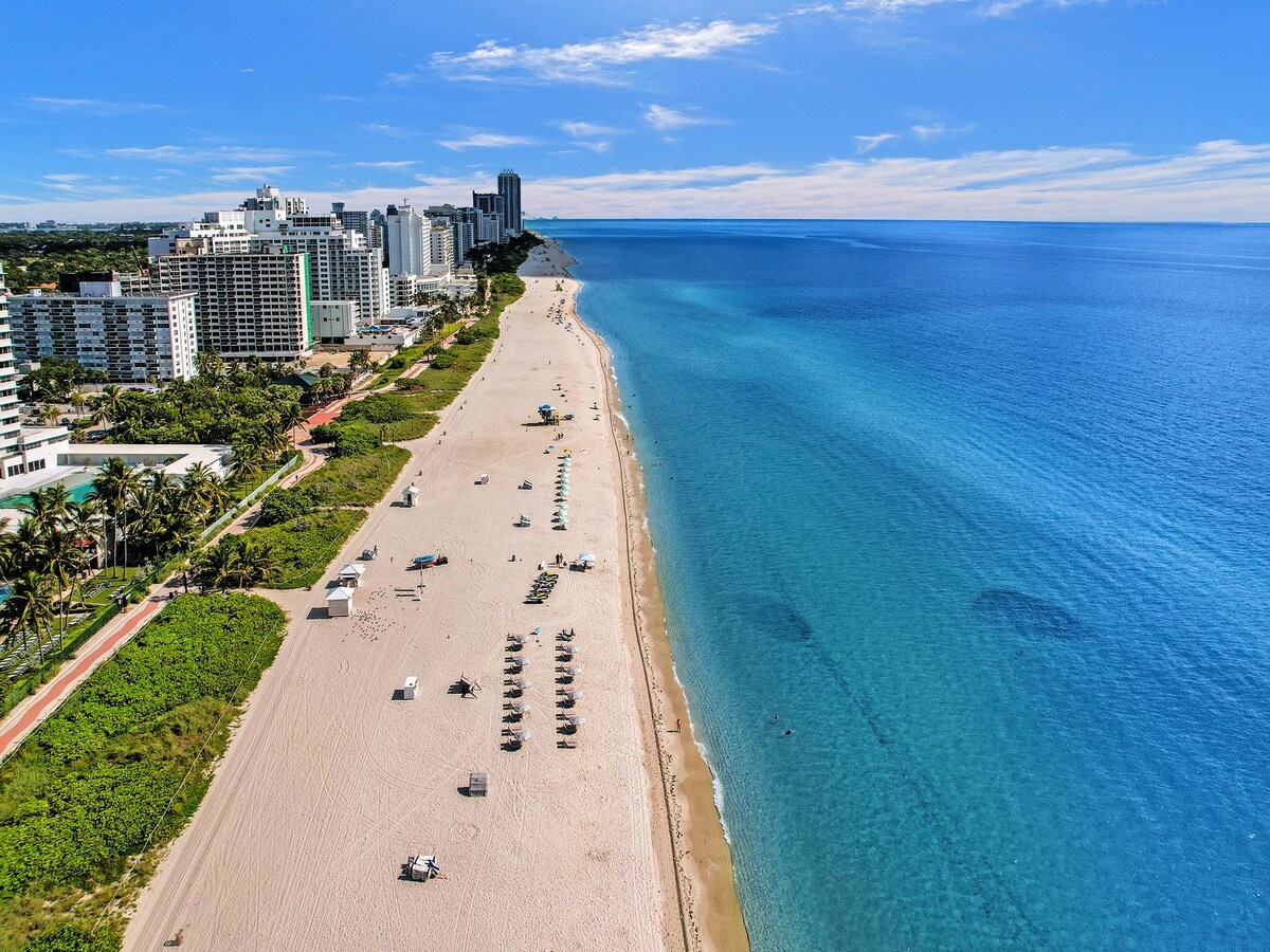 Huge Terrace Oceanfront Condo/ Beach Service/ 1502