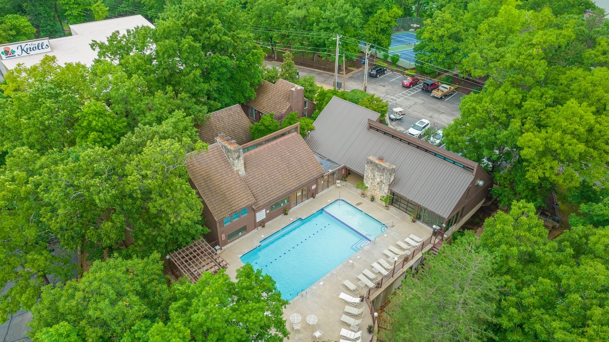 Lakefront~In/Out Pools, Hot tub~Explore, Peaceful