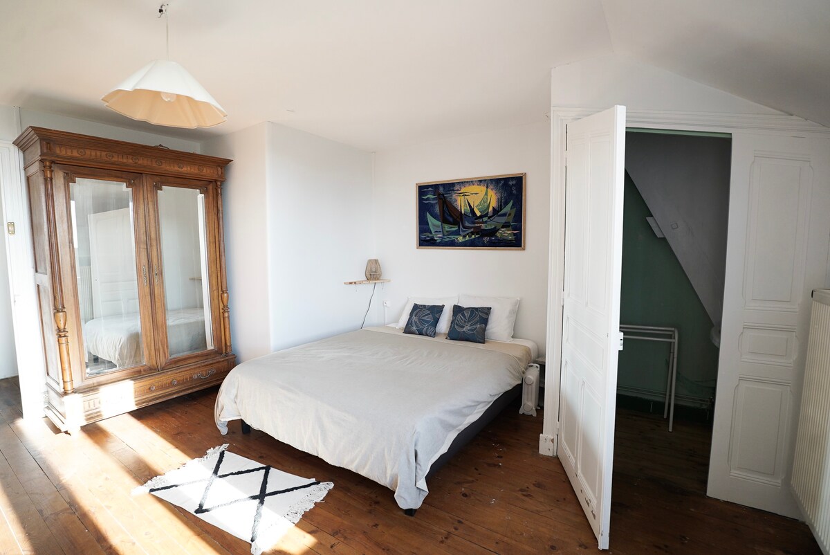 Chambre 2 à Saint Jodard avec SDB privative