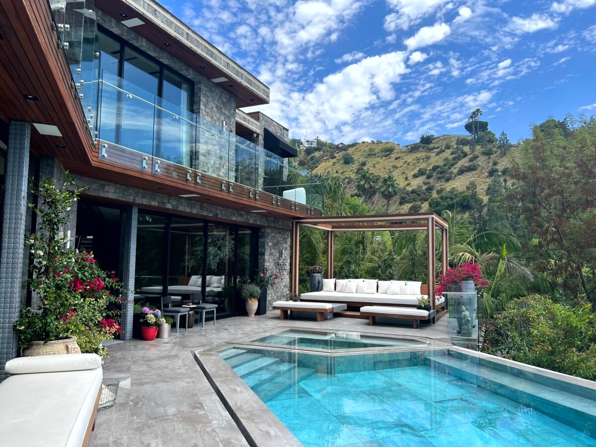 The Hollywood Hills Oasis