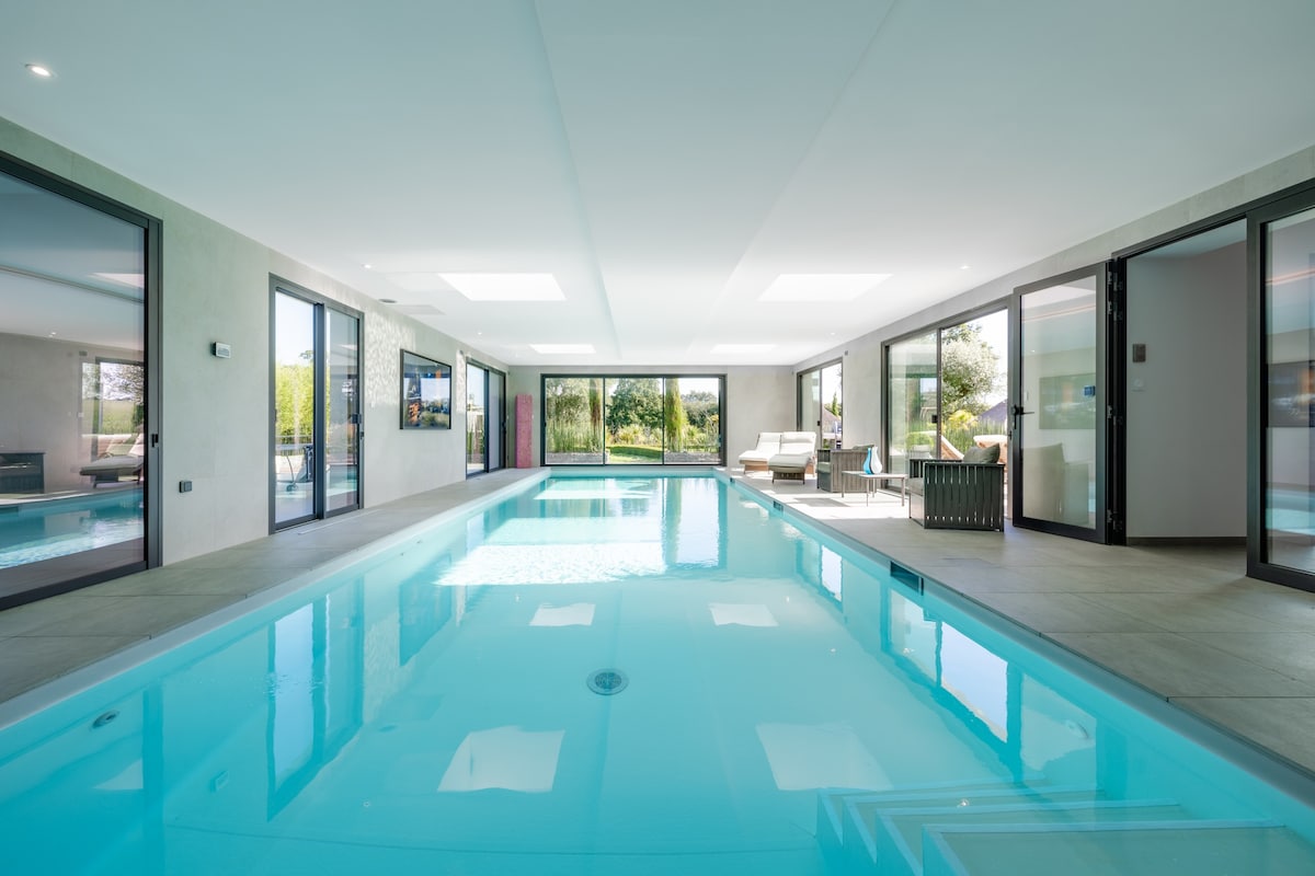 Villa, piscine intérieure - Baie Mont Saint Michel