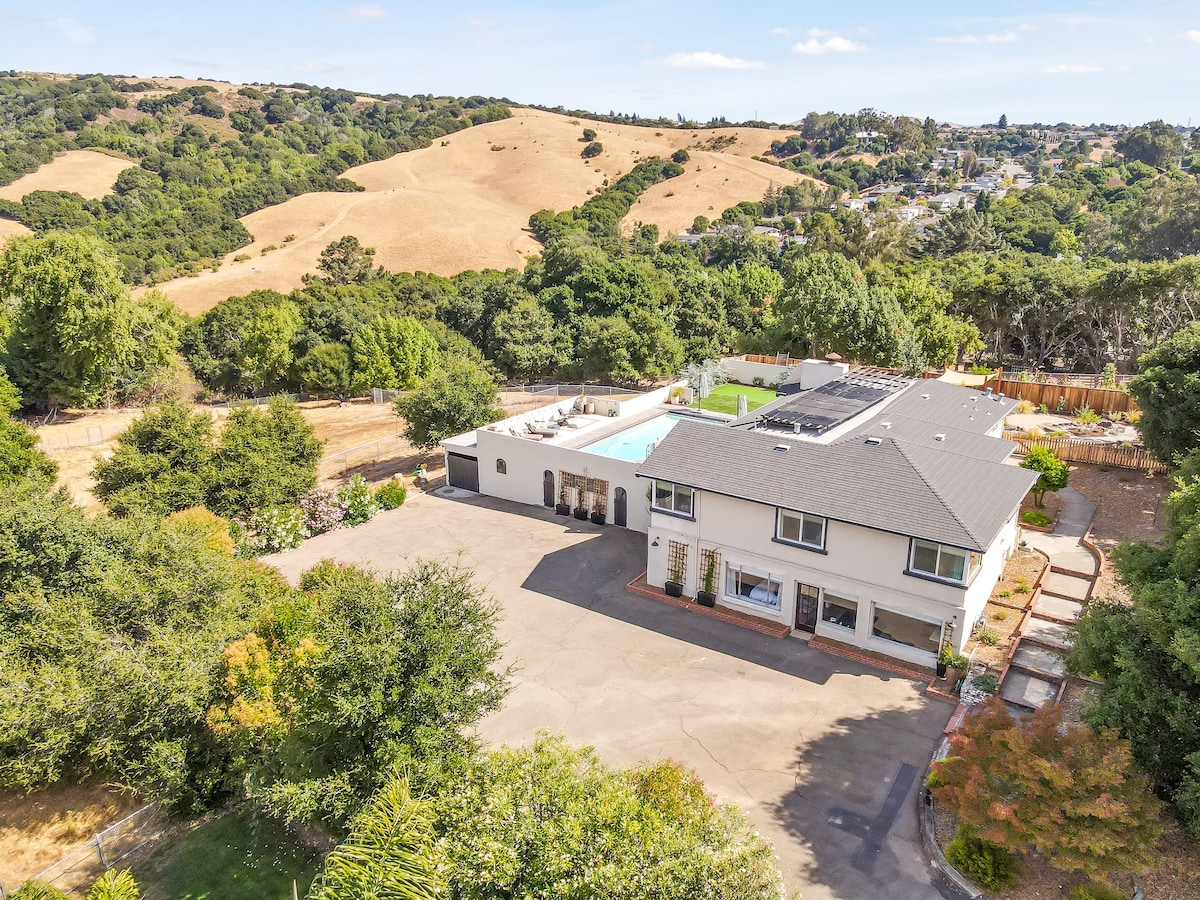 Trailside Home, Panoramic Views