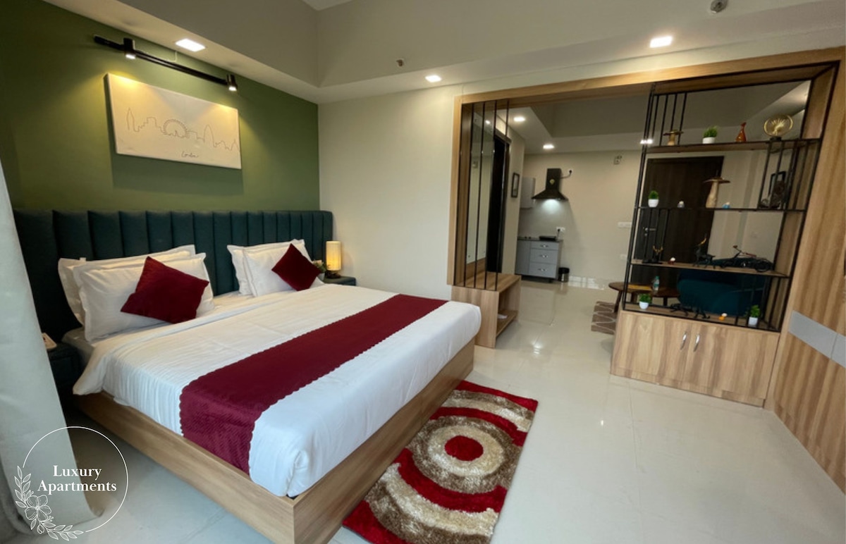 Oasis 1BHK Suite-Kitchen, Balcony, Wifi & Parking