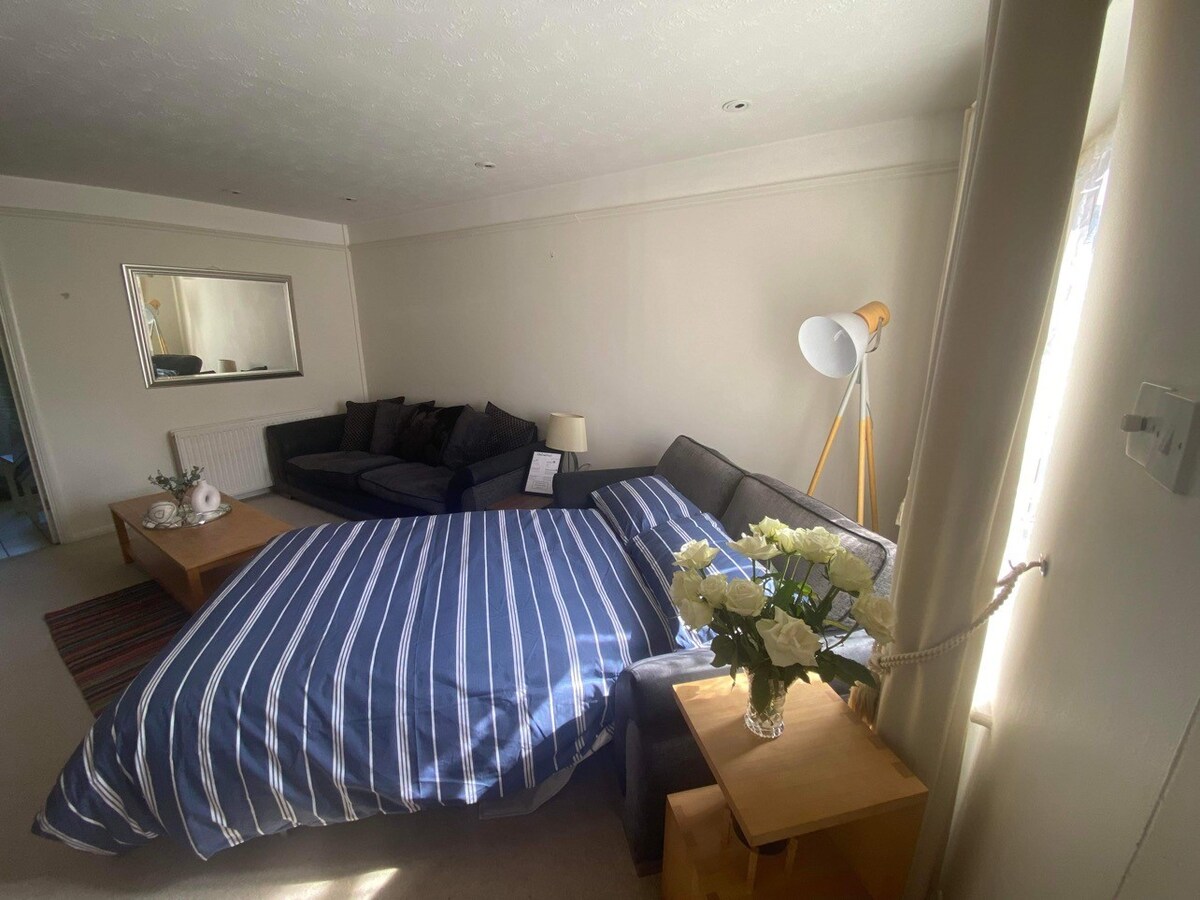 Cosy 2bed home in Botley, Oxford sleeps 5 & a baby