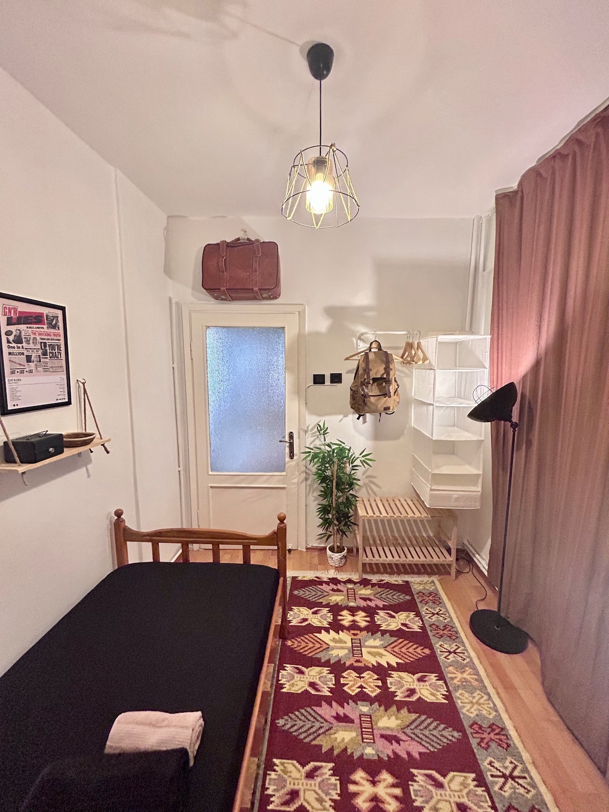 Budget Friendly Cozy Room for Travelers