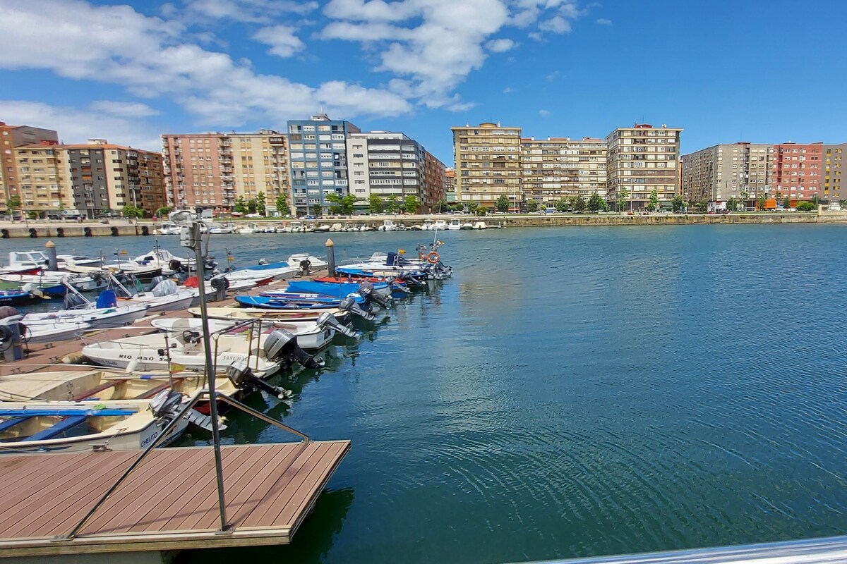 Con garaje y WIFI, cerca del centro y junto al mar