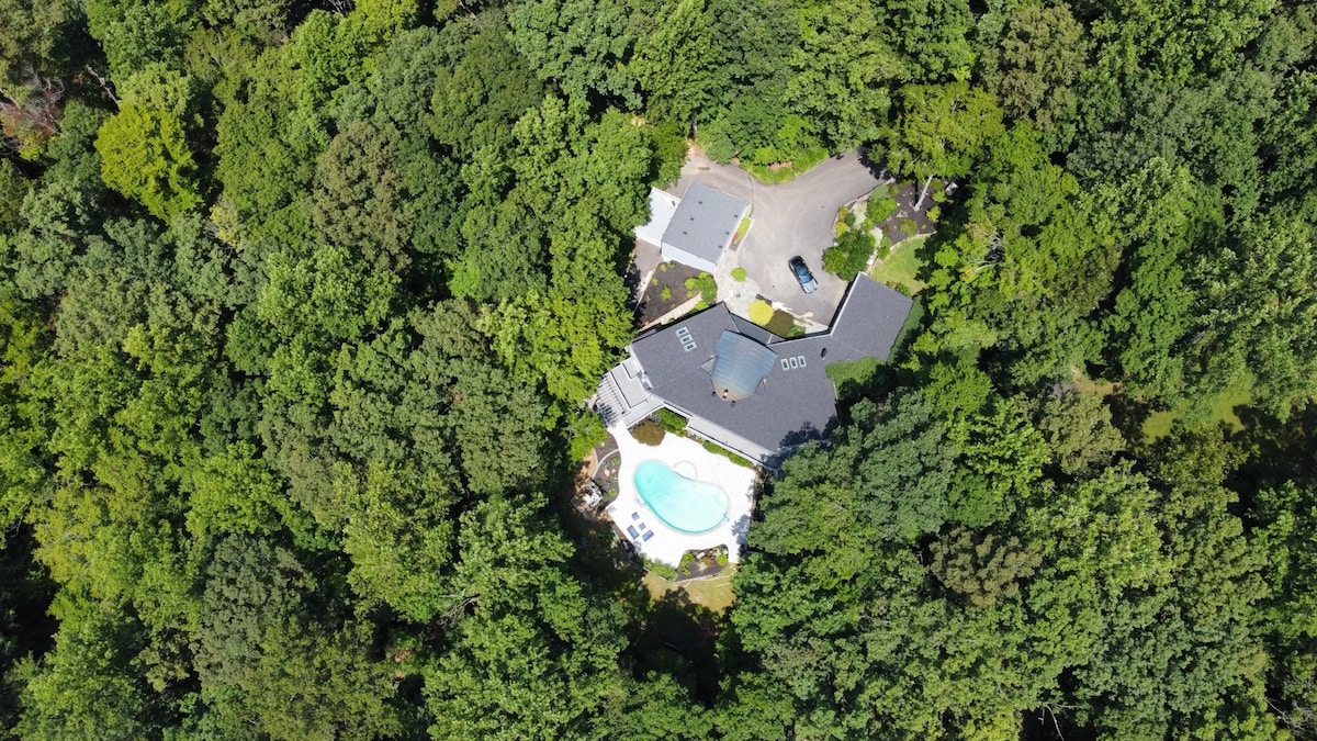 Secluded 6-BR | Heated Pool & Sauna