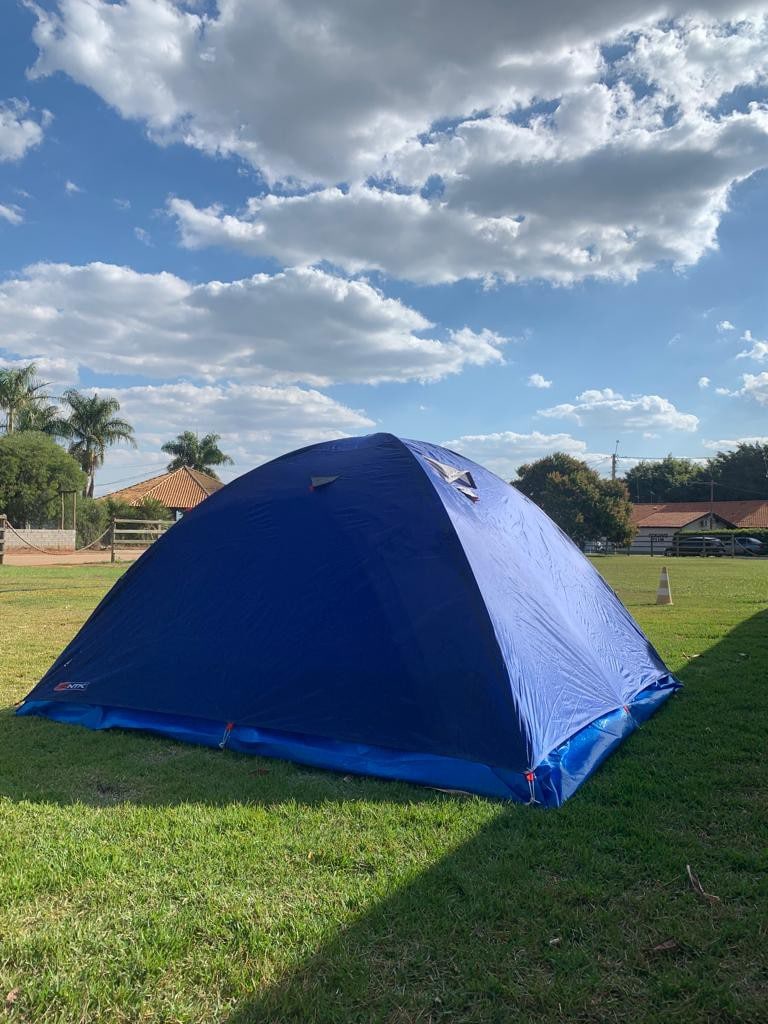 在跳伞和热气球中露营的帐篷