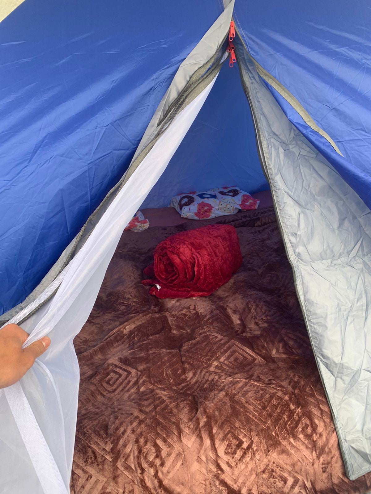 在跳伞和热气球中露营的帐篷