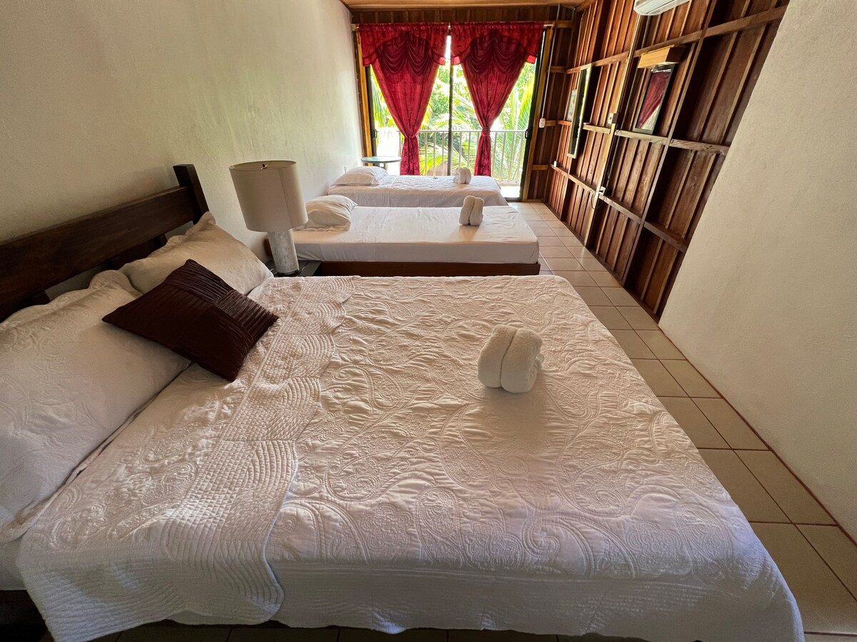 Tortuguero Hill Rooms