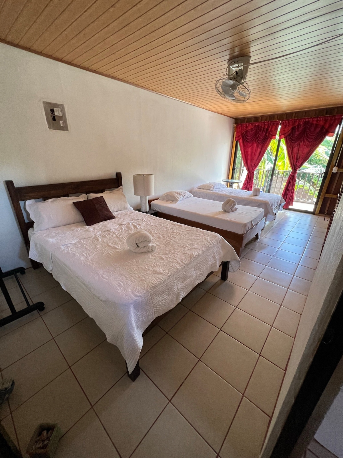 Tortuguero Hill Rooms