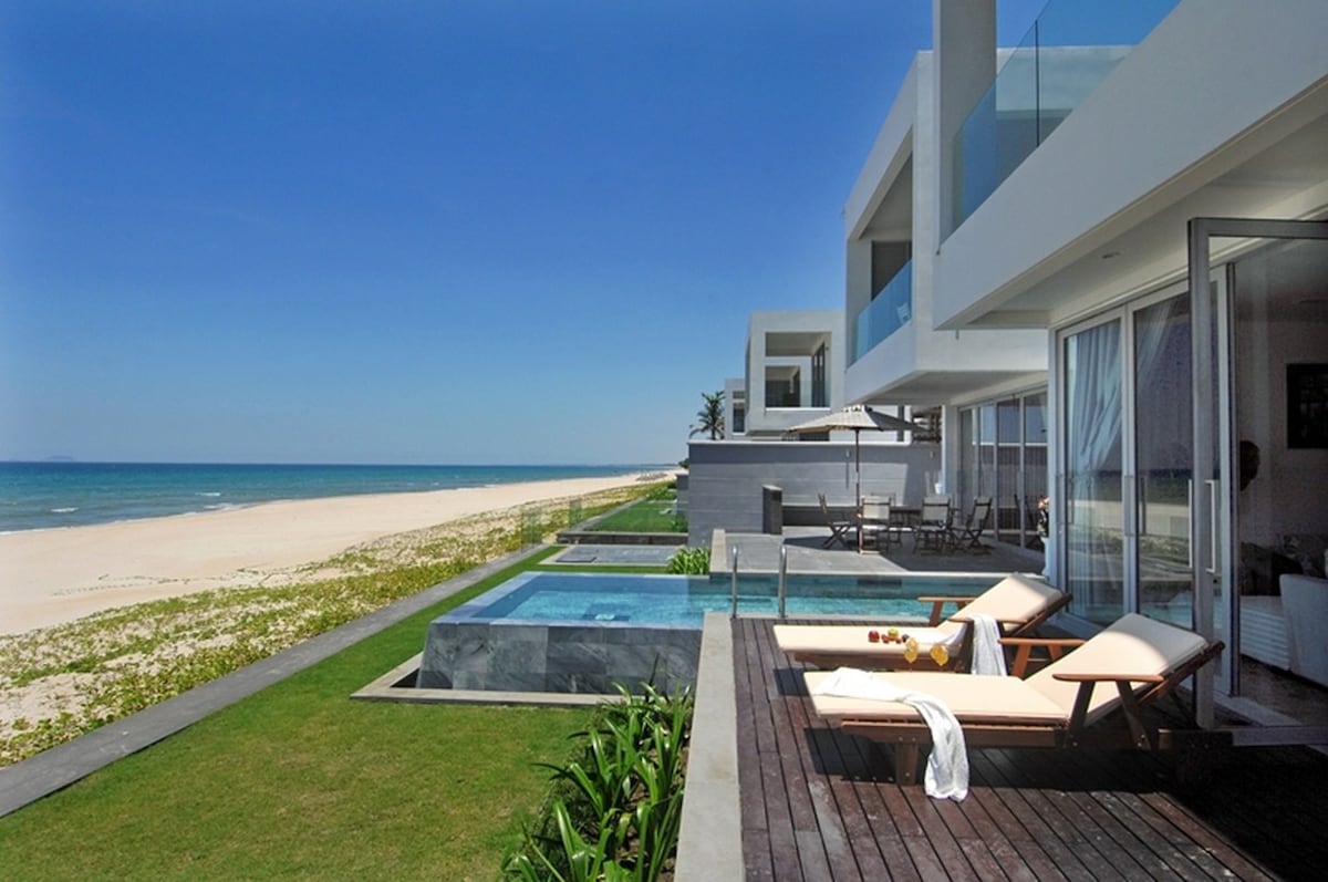 Beachfront villa 4 bedrooms w/ amazing views