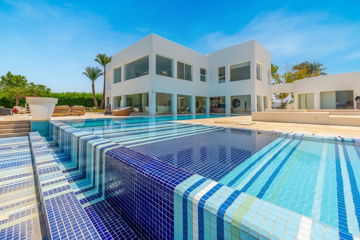 Seafront 4BR Luxury Villa Phase 1.泳池和海滩