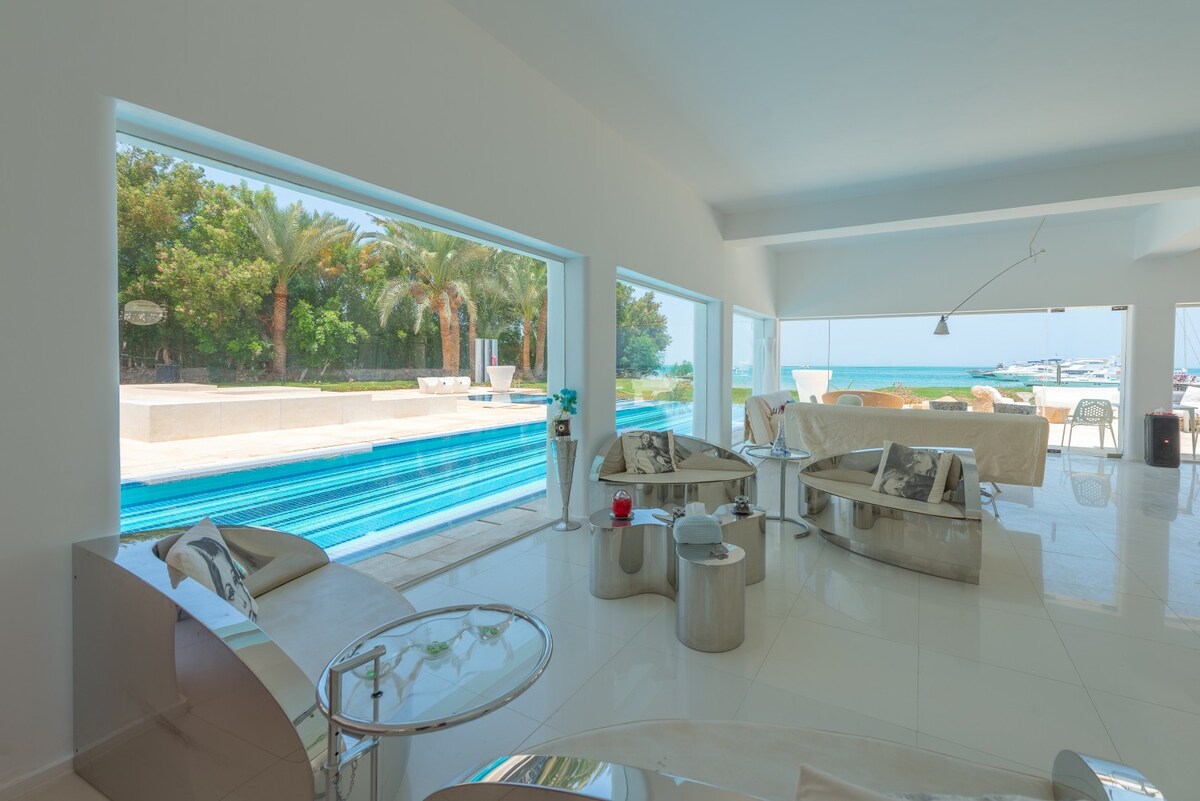 Seafront 4BR Luxury Villa Phase 1.泳池和海滩