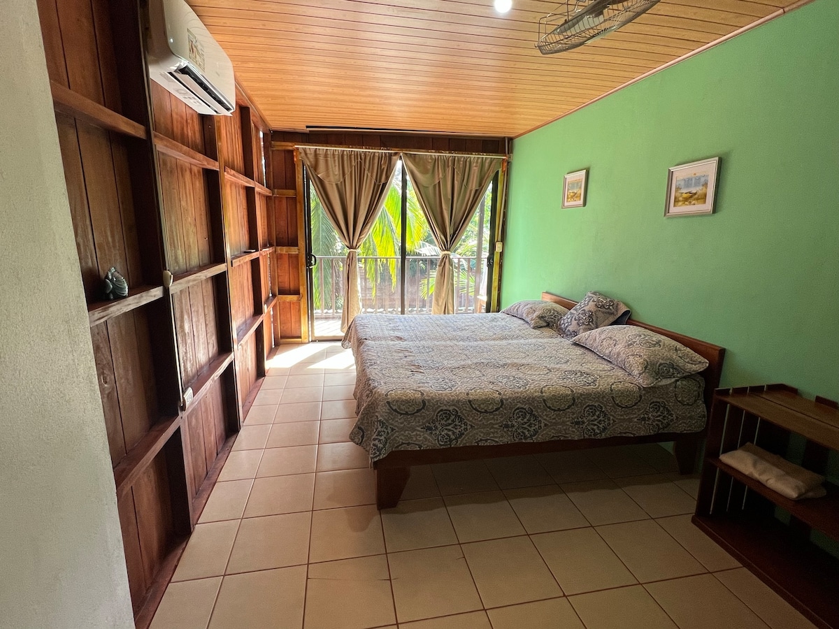 Tortuguero Hill Rooms.