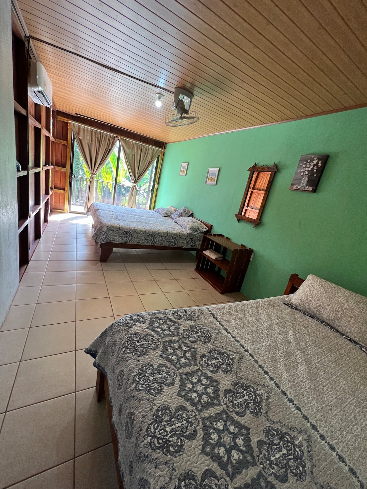 Tortuguero Hill Rooms.