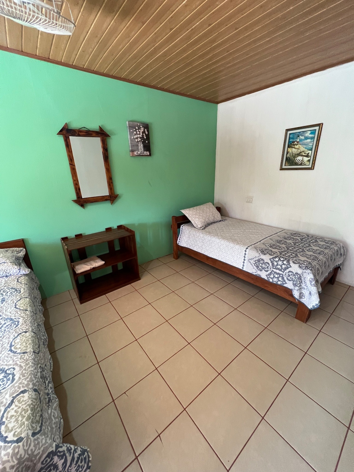 Tortuguero Hill Rooms.