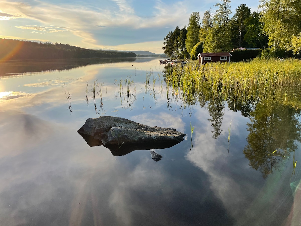 Egen stuga på sjötomt i Dalarna