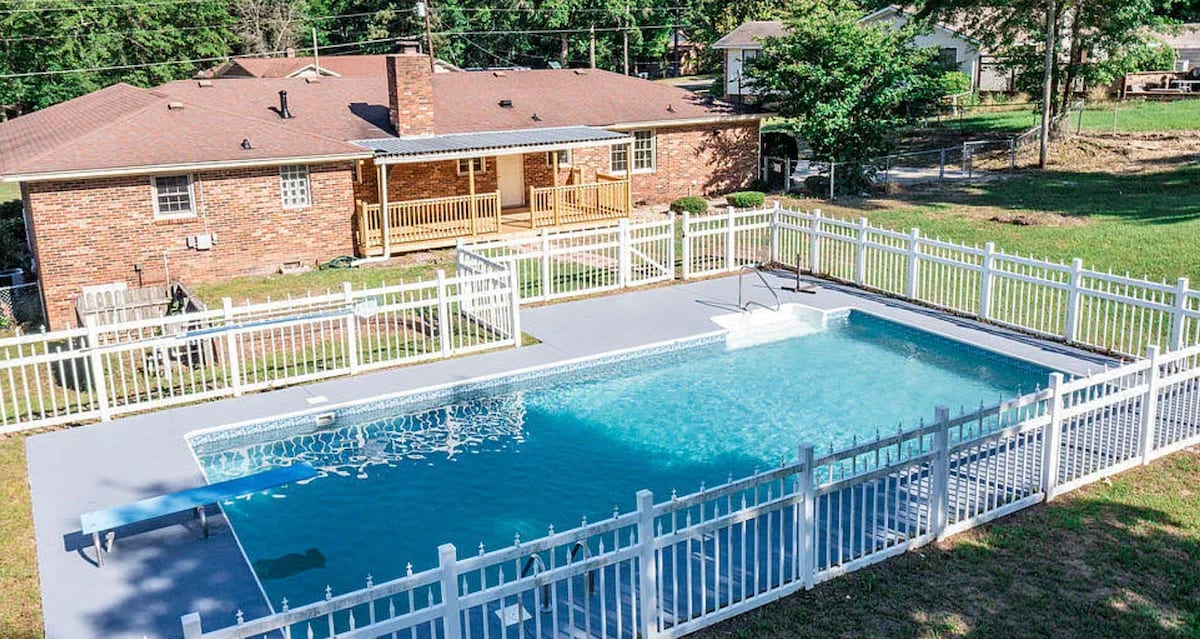 Executive Elegance: 3BR w/ Pool