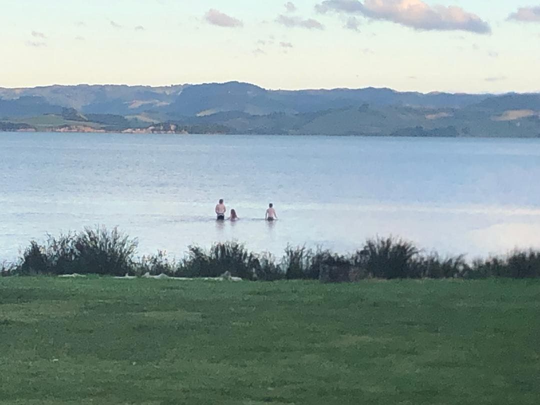 Quintessential Kiwi Bach on Waterfront Paradise