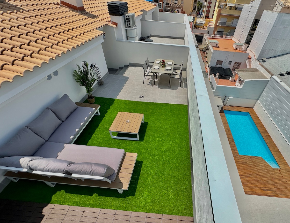 Ático dúplex con terraza privada y piscina