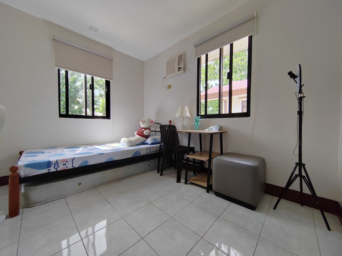 single room Casa Loreto near Ayala