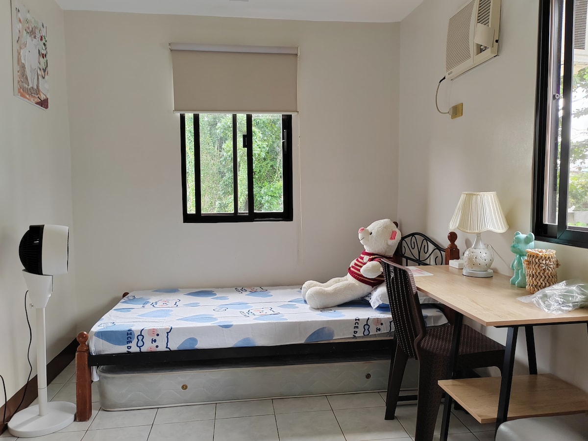 single room Casa Loreto near Ayala