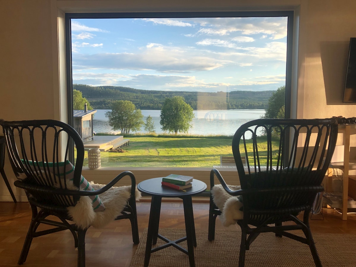 Gem by the lake with sauna and private jetty