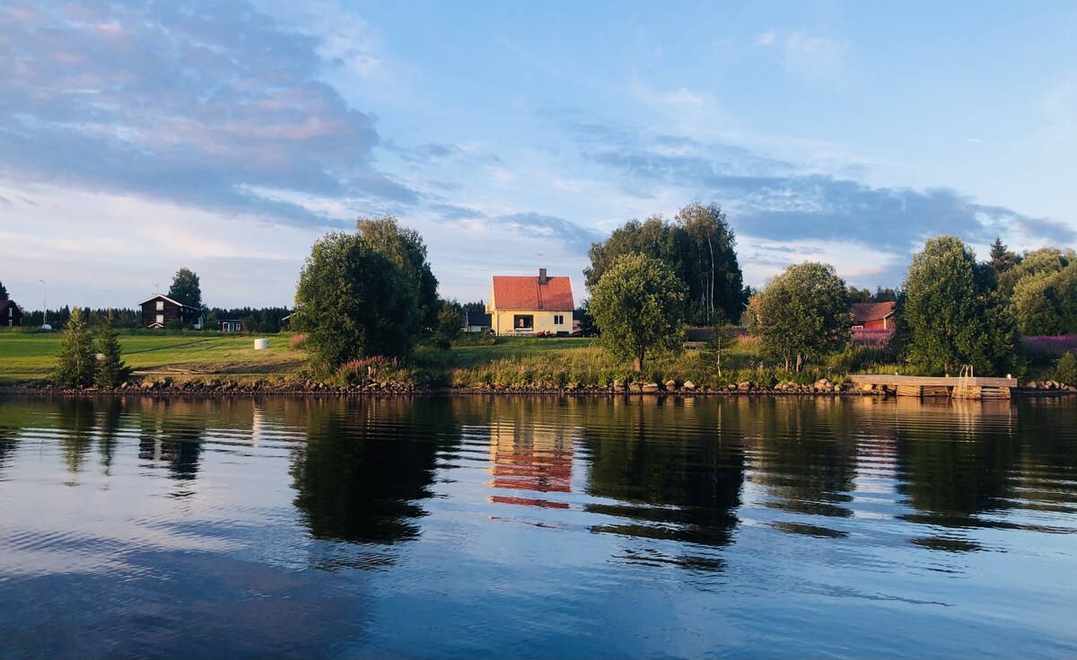 Gem by the lake with sauna and private jetty