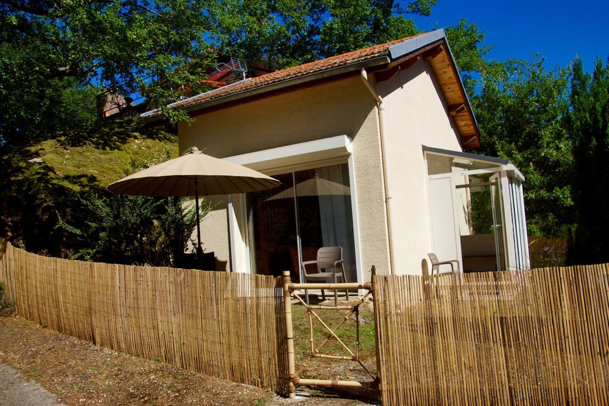 Maison T2  duplex Sud, secteur calme et boisé.