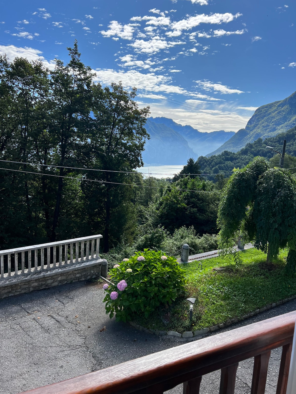 Cottage with views of Lake Como