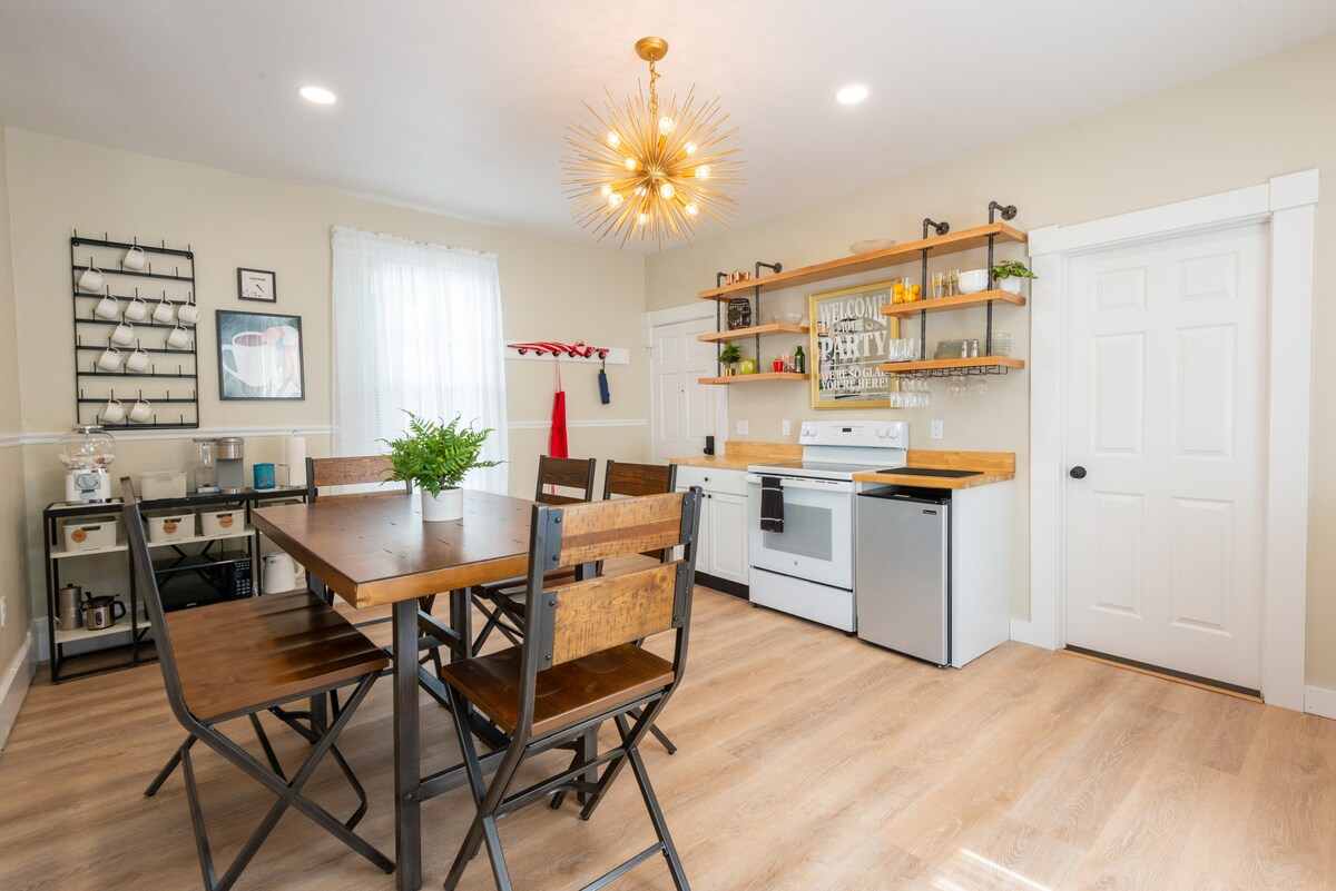 * NEW Spacious 3Br Villa|Historic Salem & Beverly