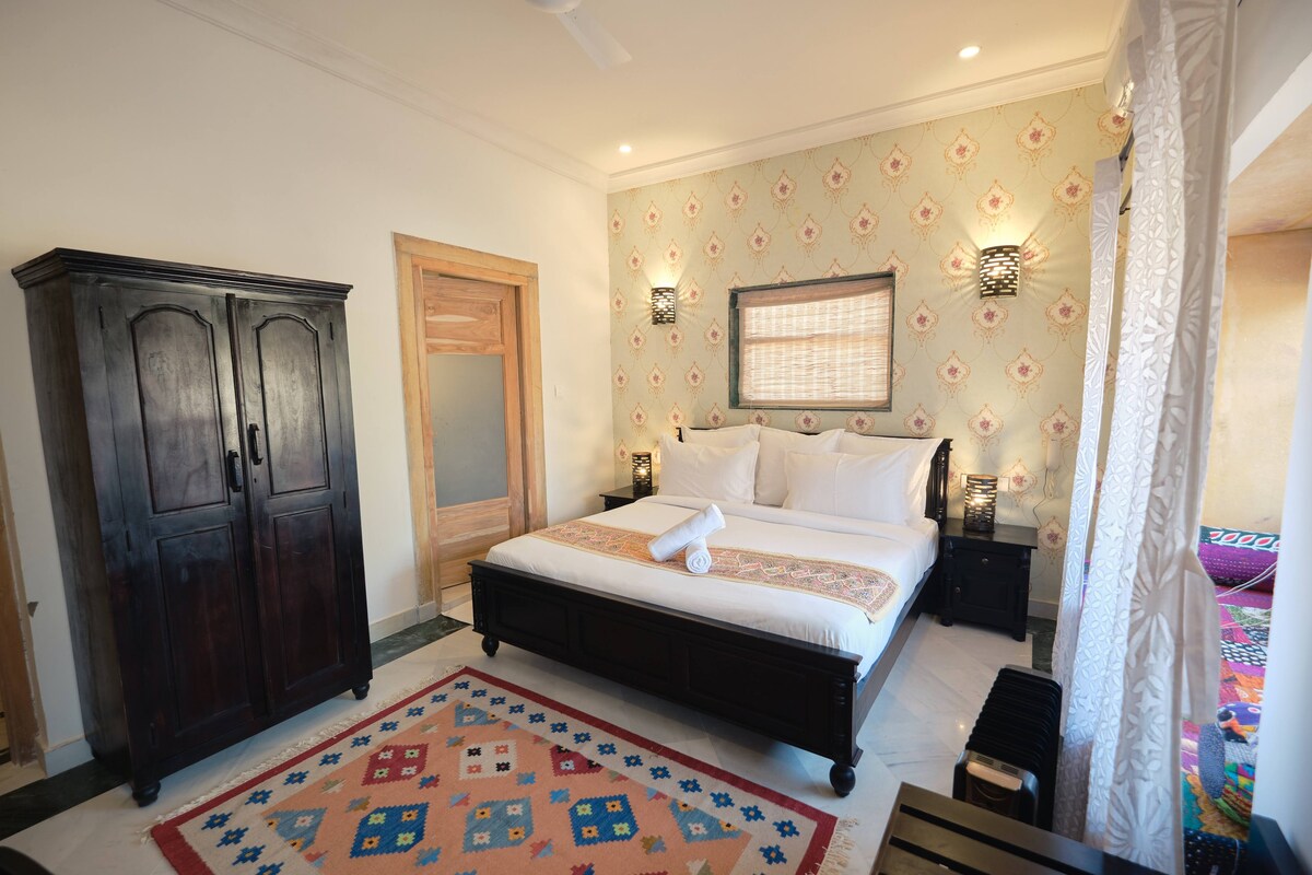 Charming Bedroom in Haveli
