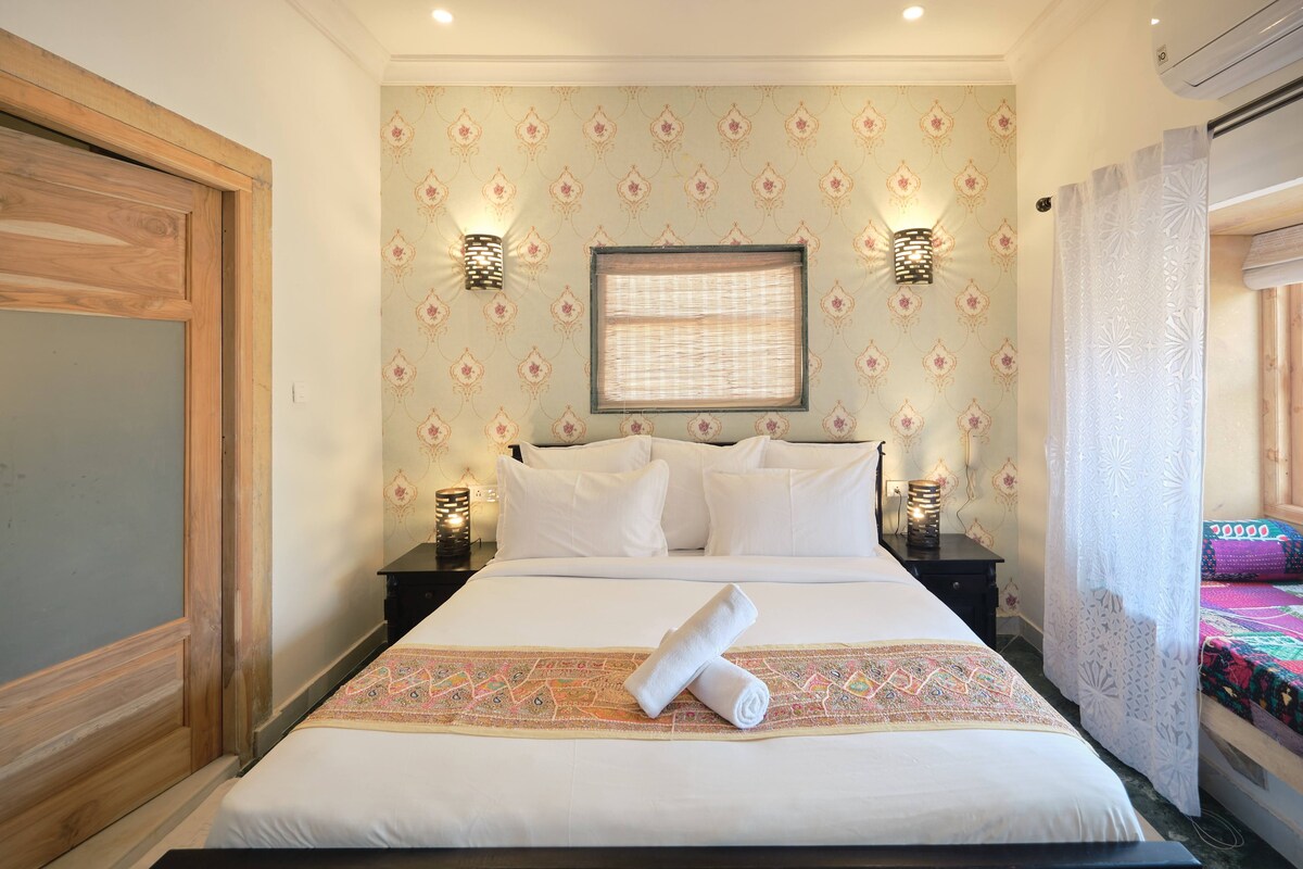 Charming Bedroom in Haveli