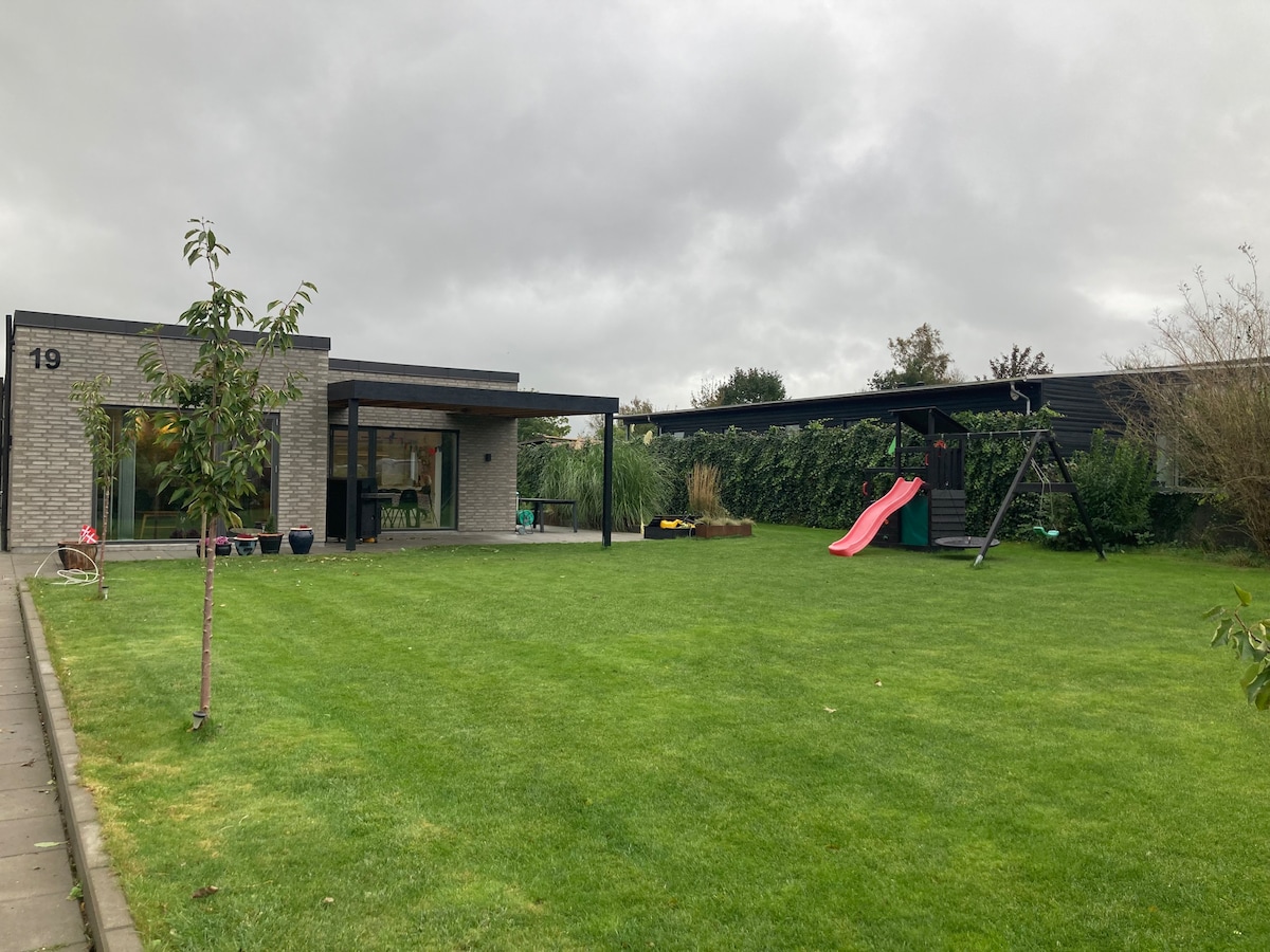 Stort hus tæt på Roskilde Fjord