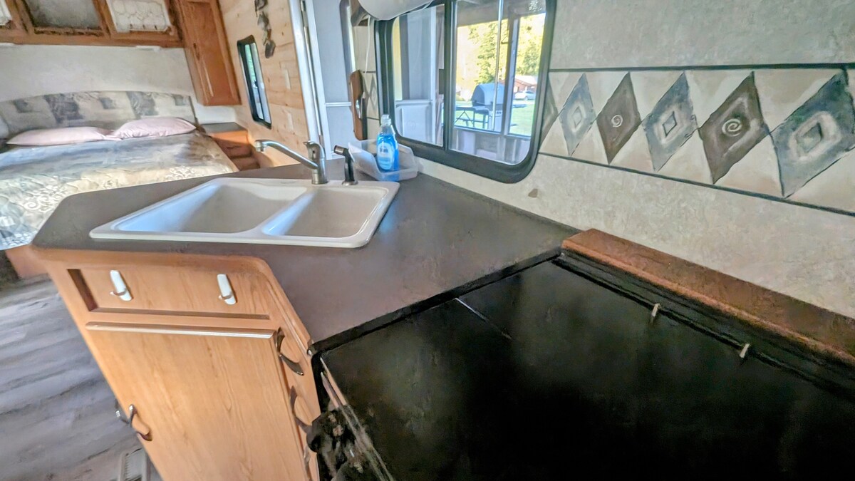WB - Spacious, Renovated Trailer with Lake View!