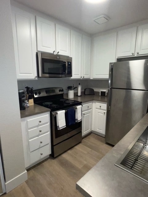 Quiet 2 bd/2bth Apt-King Beds, designated parking