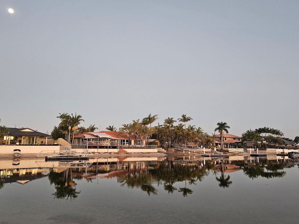 A Stroll to Maroochy River (and Pub)!