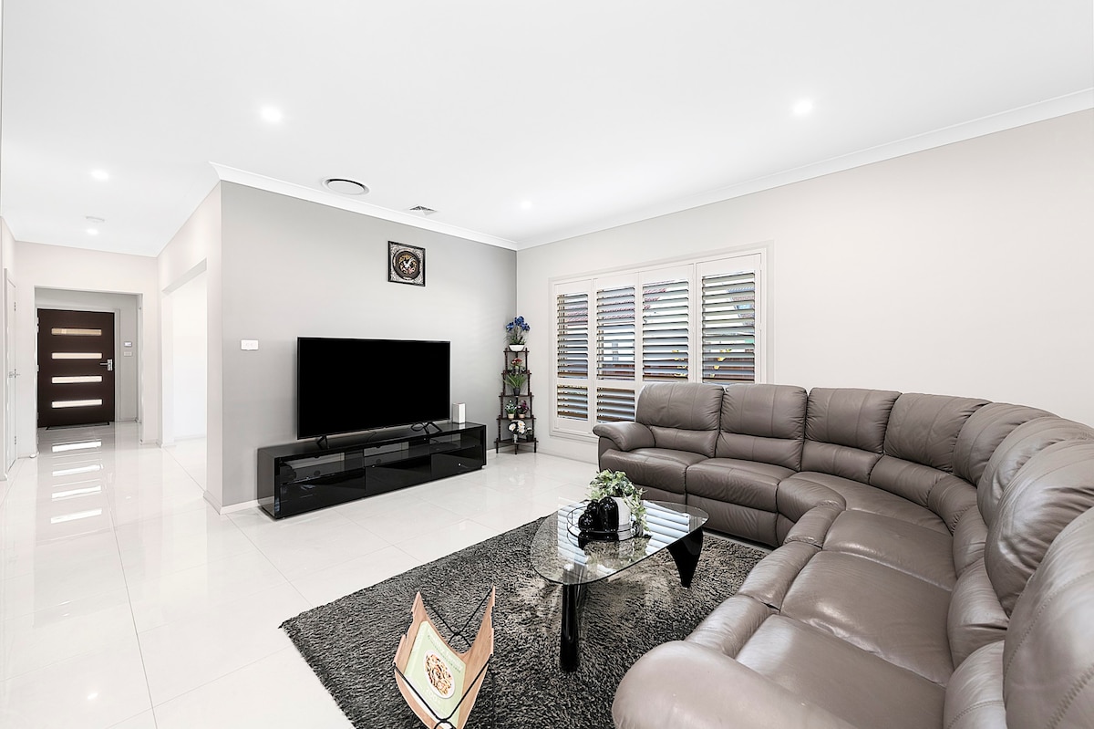 Jam Home | Modern Spacious Home Parramatta CBD