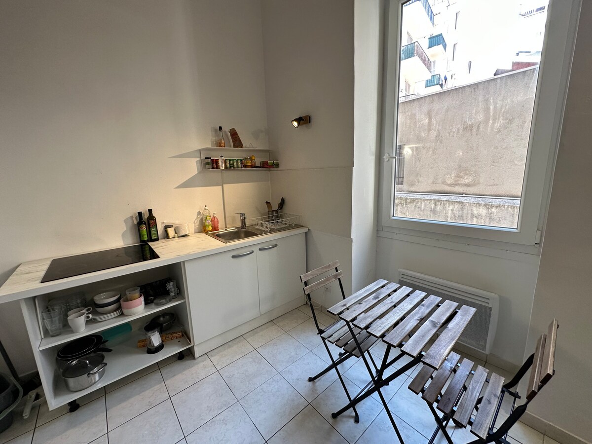 Studio in heart of Nice - 10min Train & downtown